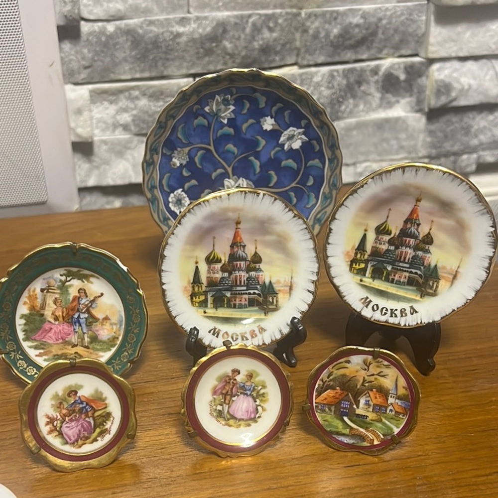 Hand-Painted Ceramic Plate Set with Russian Motifs